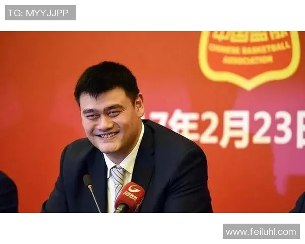 姚明转型替补之路:从篮球巨星到球队战术新支点的蜕变与挑战 姚明转型替补之路:从篮球巨星到球队战术新支点的蜕变与挑战